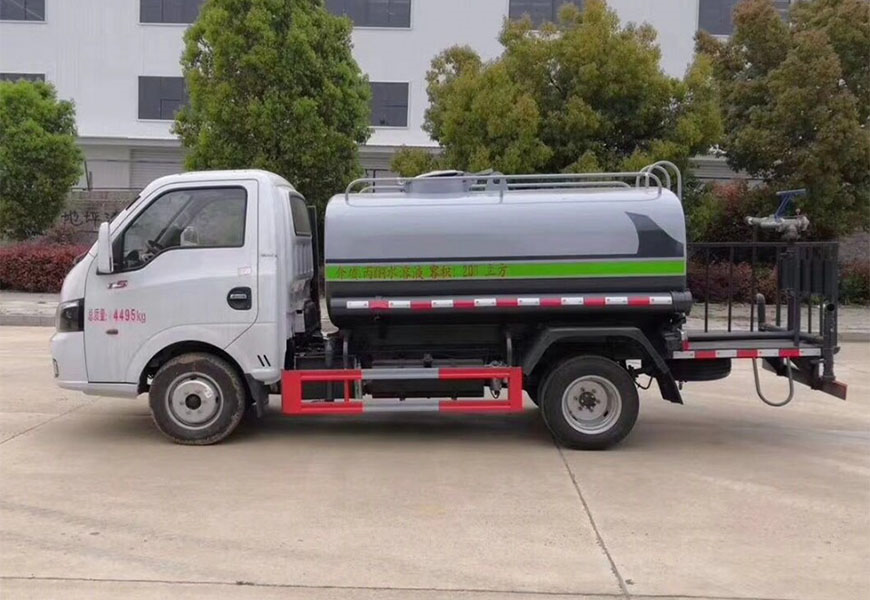 綠化霧炮灑水車，助力城市綠色建設(shè)
