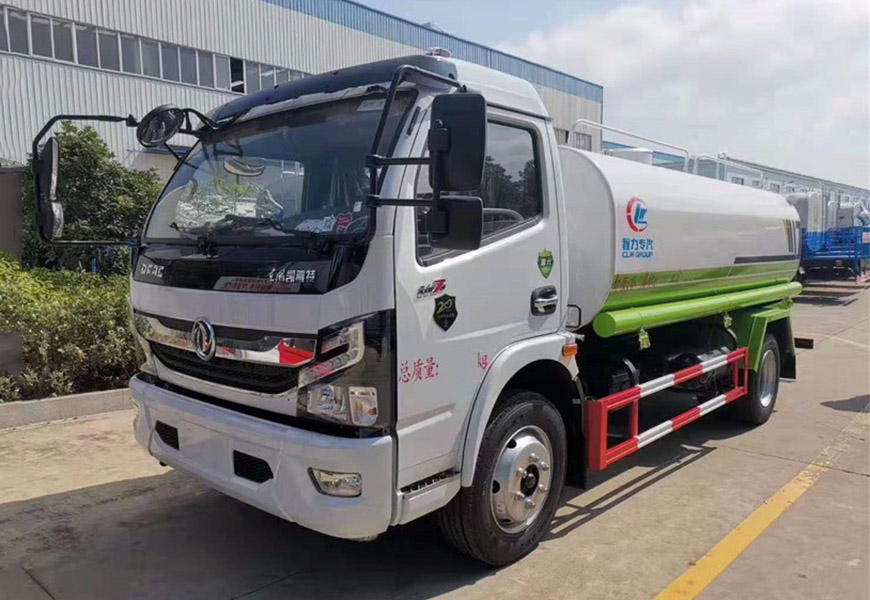 隨州工程灑水車出售電話，為您提供高品質(zhì)專業(yè)化的服務(wù)
