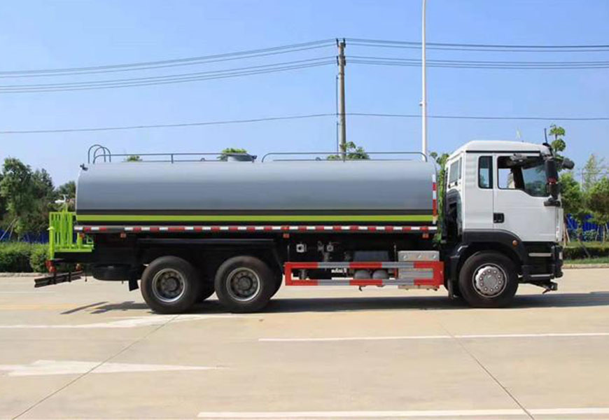 程力國六江淮灑水車：舒適駕駛，環(huán)保出行
