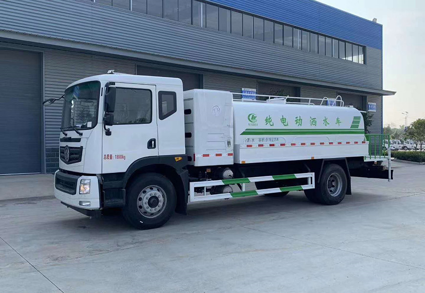 上海新程力綠化噴灑車(chē)
