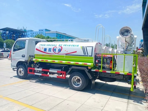 程力專用汽車股份有限公司制造的東風(fēng)10噸上牌灑水車
