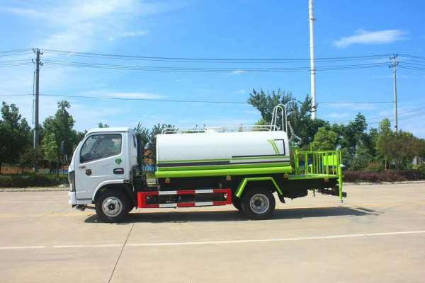 助力城市清潔，三明陜汽12方灑水車來襲！
