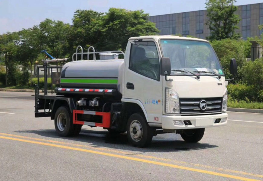 東風(fēng)多利卡灑水車(chē)的排量及相關(guān)特點(diǎn)
