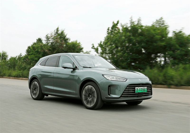 問界 M5 和奧迪 Q5 尺寸對比
