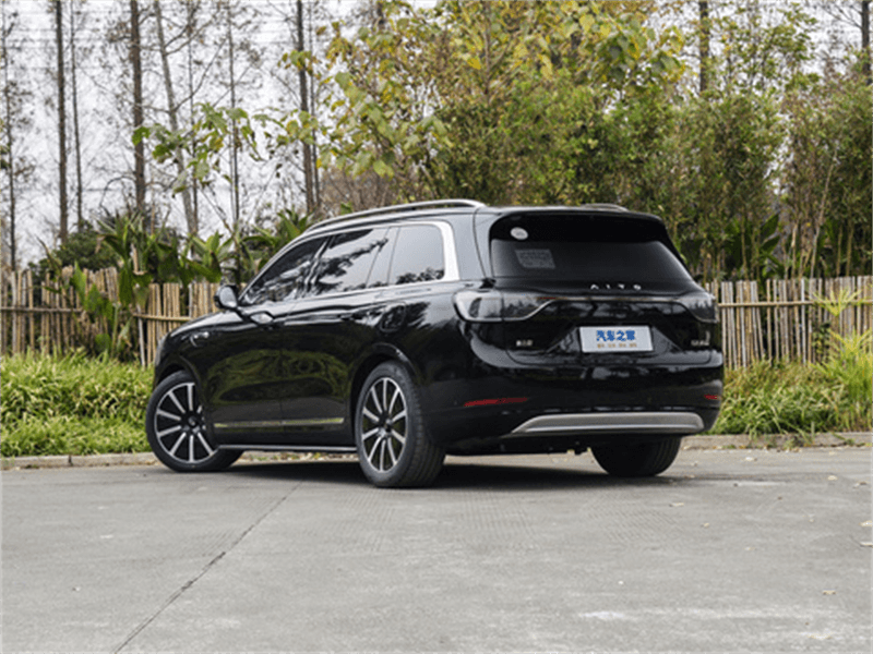 問界與比亞迪，誰是市場的寵兒？
