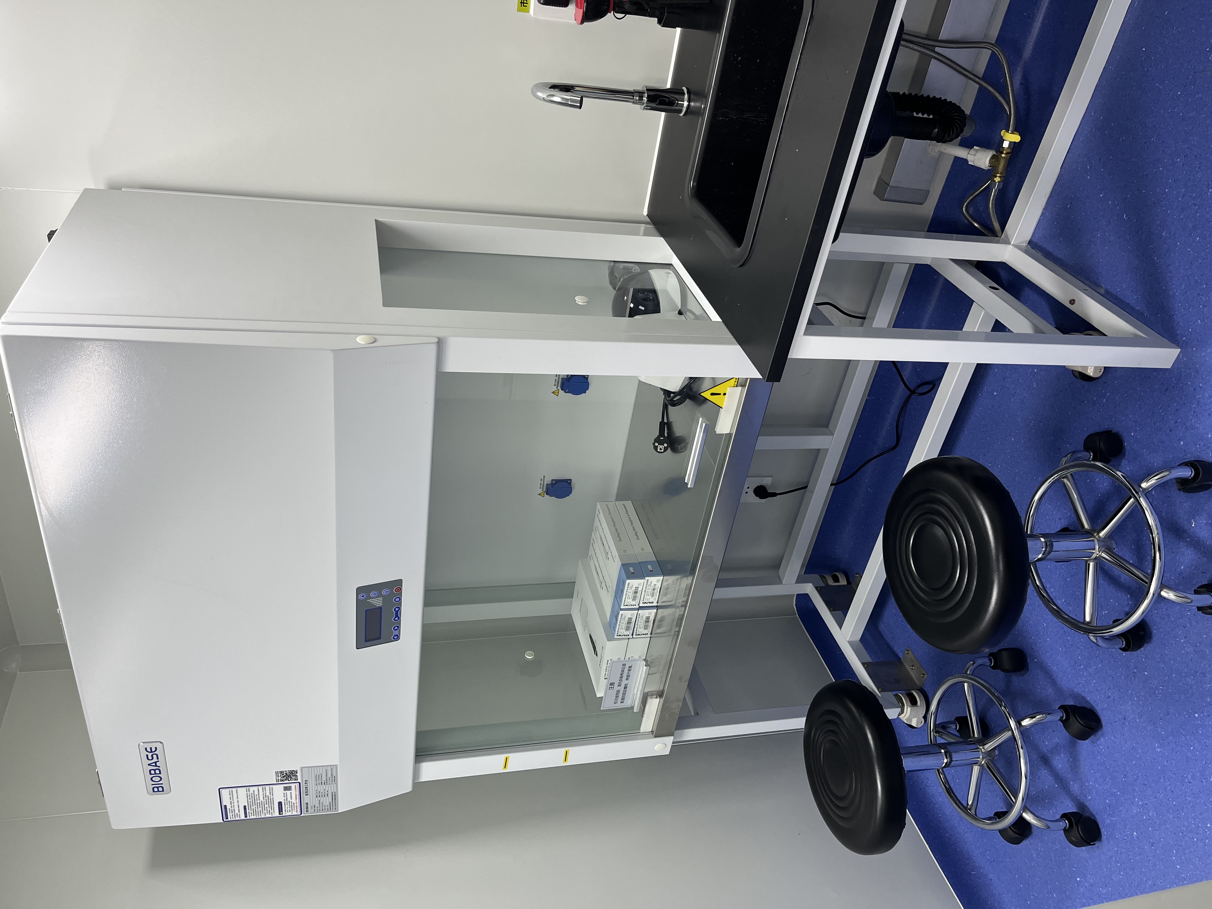 核酸檢測(cè)車工作人員的一天(圖1) 微信圖片_20220727102431.jpg