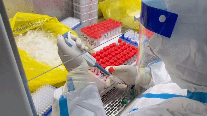 核酸檢測(cè)車工作人員的一天(圖3) 核酸檢測(cè)車工作人員的一天(圖3)